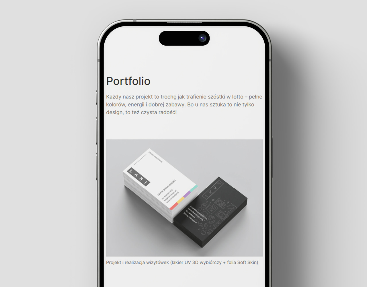 Obrazek z widokiem mobilnym przykładowej pracy w portfolio